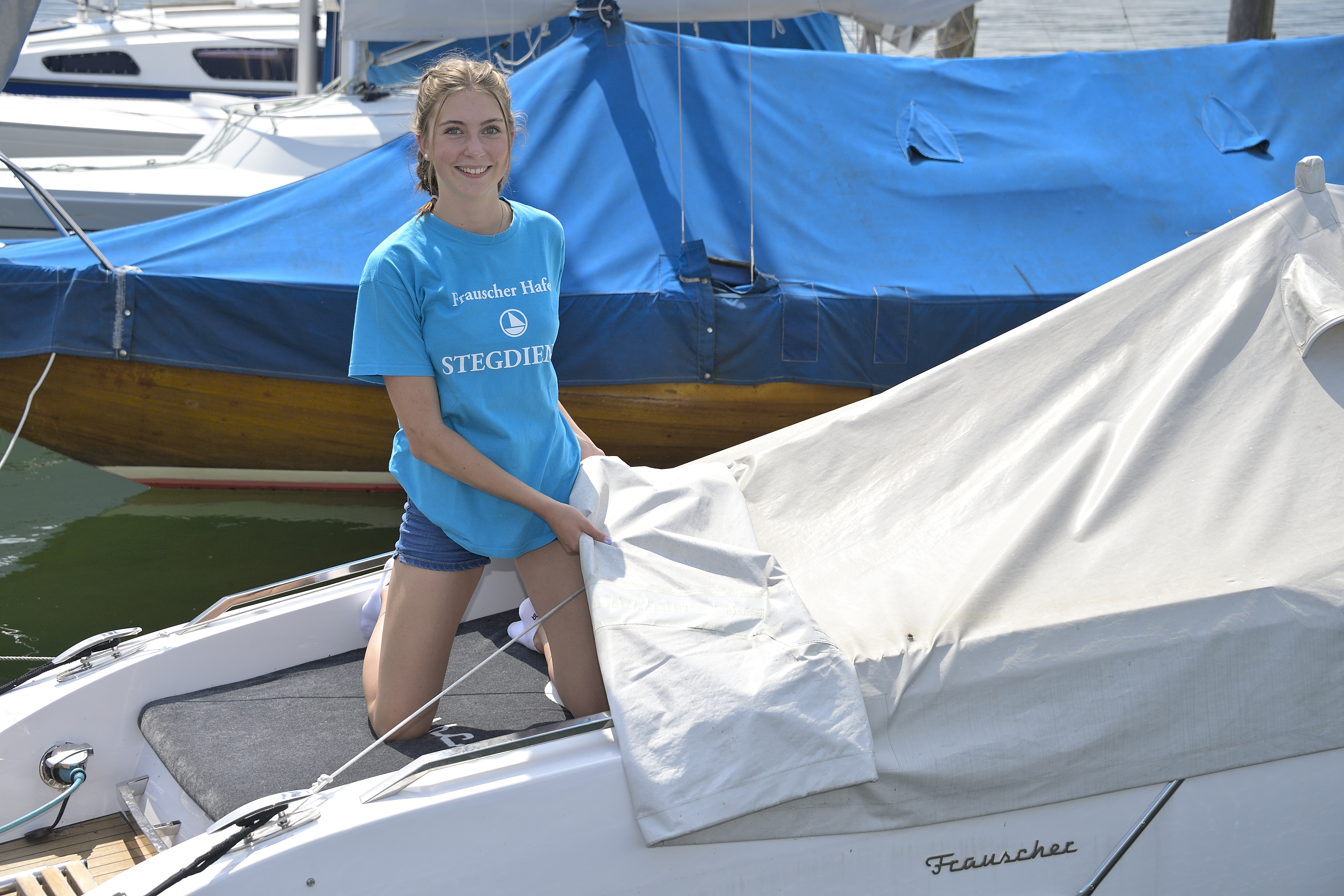 Person auf der Yacht